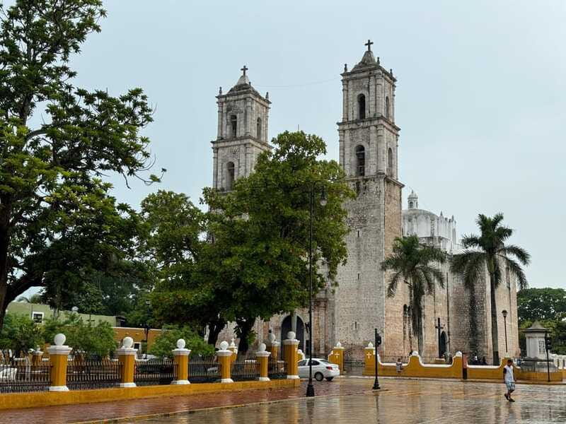 Chichen Itza: Private tour (Lunch in Valladolid & Cenote) - Authentic Yucatecan Lunch in Valladolid