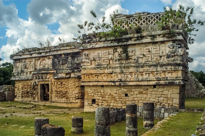 Chichen Itza: Self-Guided Tour with Audio Narration & Map - El Castillo: The Iconic Pyramid