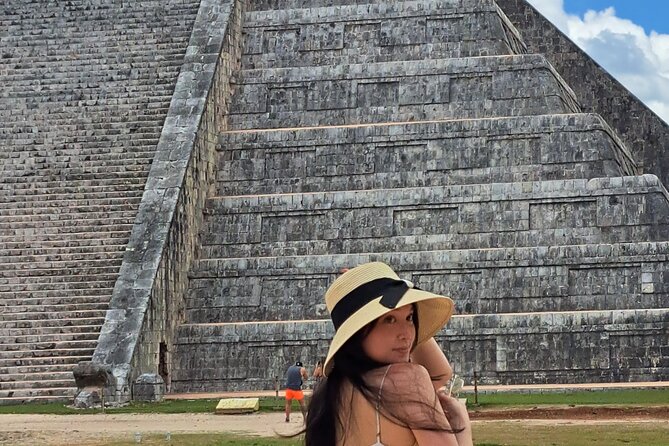 Chichen Itza Shared guide, small group - Exploring the Iconic Kukulkan Pyramid with an Expert Guide