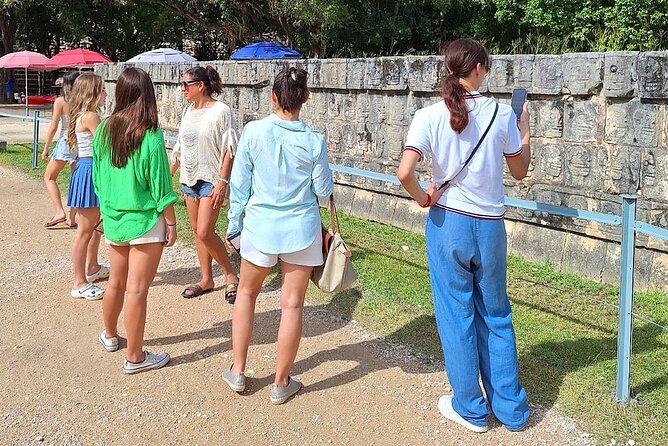 Chichen Itza Walking Shared Tour and Skip-the-Line Early Access - Discovering the Temple of the Warriors