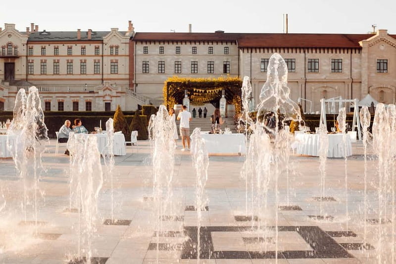 Chiinu & Castel Mimi Wine Tour  With Wooden Monastery - Visiting the Wooden Church in Hirieni: A Heritage Gem