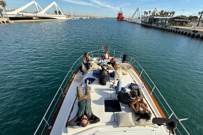 Chill and Sail in Valencia - Expert Captain and Personalized Service