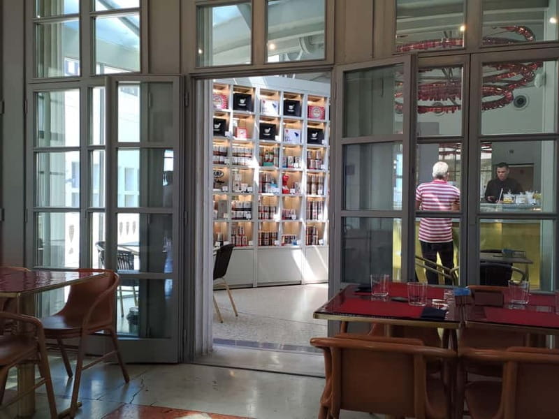 Chill coffee or meal break at illy Caffè in St.Mark's Square - The Café’s Opening Hours and Flexible Scheduling