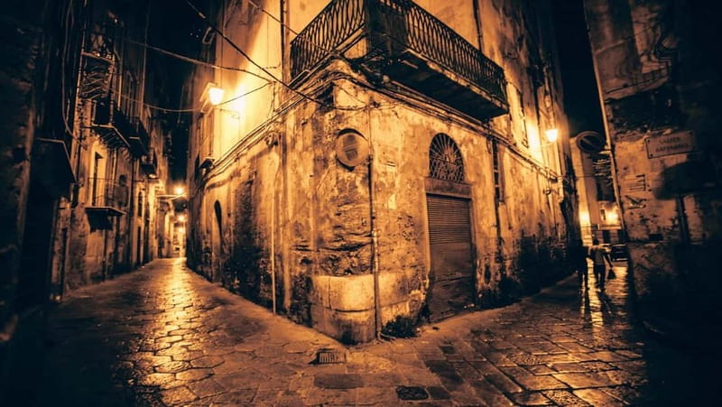 Chilling Palermo: The Dark Face of the City - Walking Through Historic Crime Scenes and Secrets
