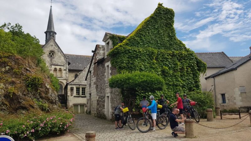 Chinon: Bicycle Tour of Saumur Wineries with Picnic Lunch - Scenic Cycling Along the Loire River from Chinon
