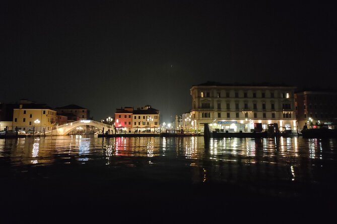 Chioggia: Canals boat tour and take picture of cruise ship - Practical Details and Comfort Features