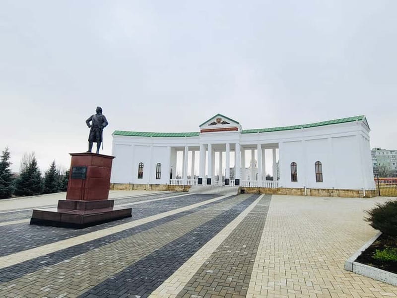 Chisinau: Discover Soviet Heritage of Transnistria - Savoring a Soviet-Style Lunch in Tiraspol or Bender