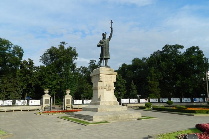 Chisinau Half-Day Private Tour by Bike with Local Guide - Cancellation Policy and Weather Considerations