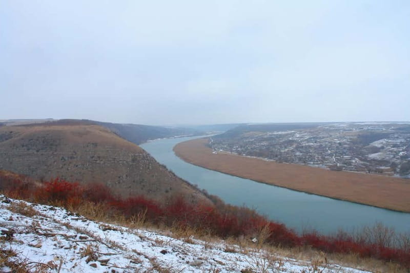 Chisinau: Hiking, Cave Monastery and Curchi Monastery Tour - Visiting the Curchi Monastery and Its Architectural Beauty