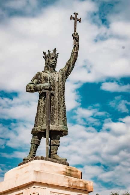 Chisinau Walking Tour with Local Guide - Exploring Political and Religious Landmarks