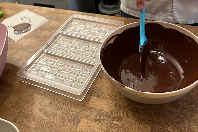 Chocolate Bonbon Making Class in Sitges - Practical Details and Accessibility