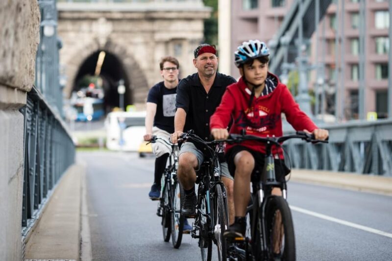 Choose a bicycle and make your own tour in Budapest-24 hrs - Key Points