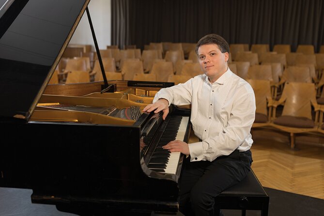 Chopin Recital. Your unique moments with Chopin in Warsaw. - Pre-Concert Welcome with Traditional Polish Drinks