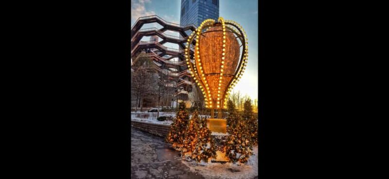 Christmas in New York: Pedicab Tour & Rockefeller Tree - Iconic Skylines and Holiday Lights: Empire State Building and Fifth Avenue