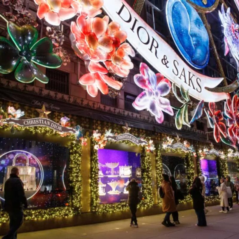 Christmas in New York: Rockefeller Tree Rickshaw Tour - How the Guide Enhances the Experience