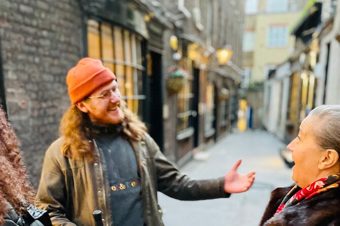 Christmas Lights and Markets Guided Walking Tour with Mulled Wine - The End at Trafalgar Square with Seasonal Cheer