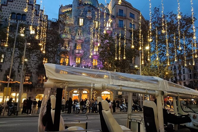 Christmas Lights Tour of Barcelona in Private Eco Tuk Tuk - The Experience: A Guided Ride Through Barcelona’s Holiday Glow