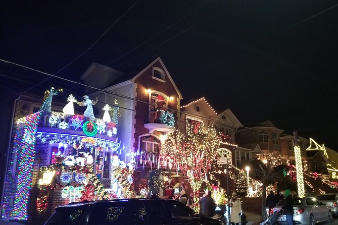 Christmas Lights Tour of Dyker Heights Brooklyn - Scenic Return Over Brooklyn Bridge and Manhattan Views
