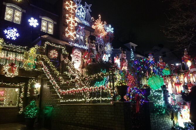 Christmas Lights Tour of Dyker Heights Brooklyn - Is This Tour Right for You?