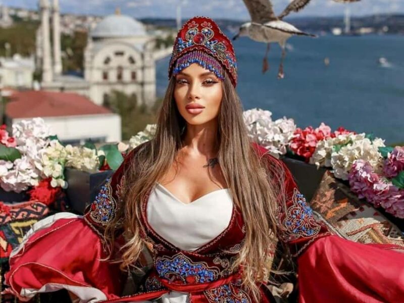 Christmas Magic in Istanbul Private Photo Shoot Experience - Key Points