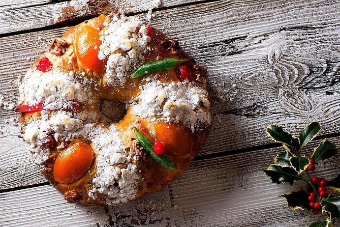 Christmas River Cruise with Typical Cake and Liquor - A Festive Experience with a Friendly Crew