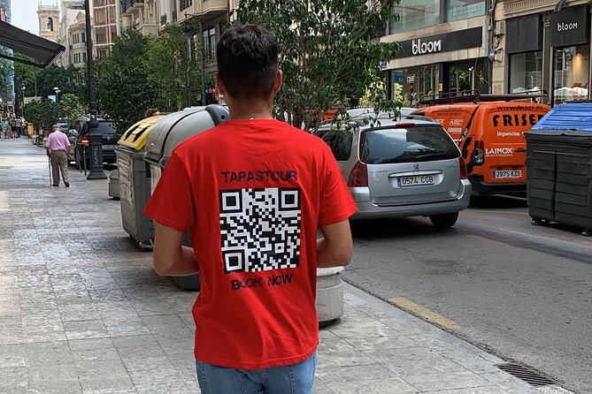 Christmas Tapas and Wine Tour in Valencia - The Guide: Knowledgeable and Personable