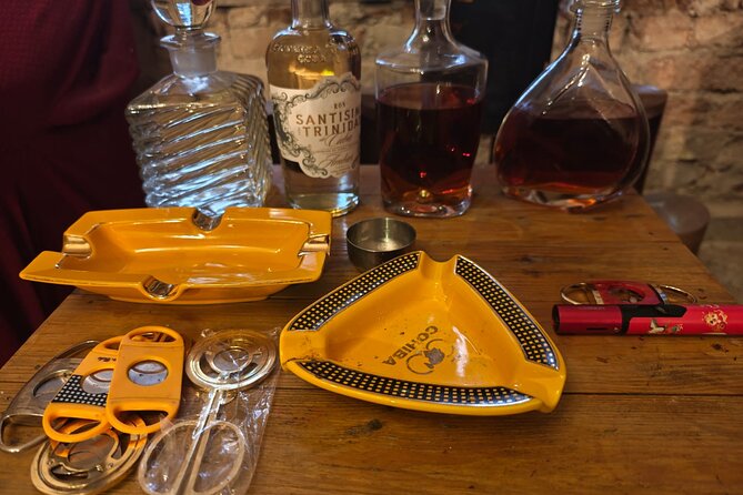 Cigar Rolling Experience with Rum and Chocolate Pairing - The Exclusive Gift: A Book from Edo Cruz