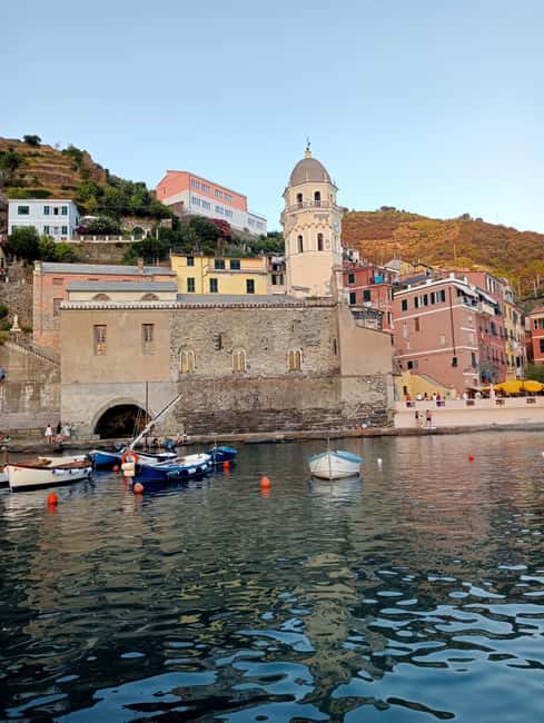 Cinque Terre Morning or Sunset Boat Tour with Aperitif - Exploring Vernazza and Monterosso