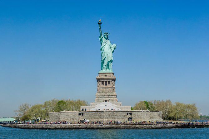 Circle Line: 1hr - NYC Liberty Cruise - Additional Stops: Governors Island and Little Island