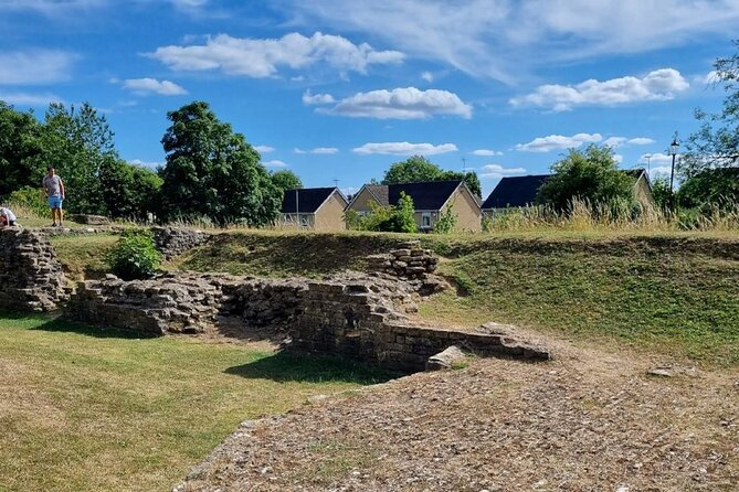 Cirencesters Tall Tales and Hidden History: A Self-Guided Audio Tour - Exploring Corn Hall & Arcade