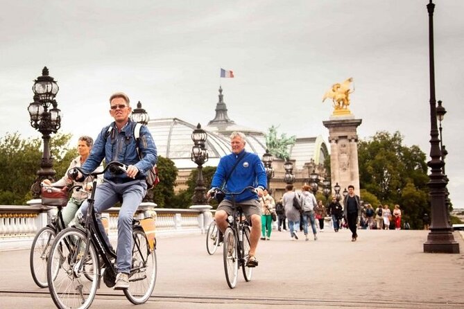 City bike tour on a dutch bike - Exploring Parisian Landmarks: From Notre Dame to the Eiffel Tower