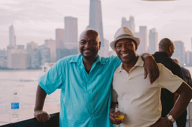 City Cruises Chicago: Fireworks Signature Dinner Cruise - Entertainment and Atmosphere Aboard the Cruise