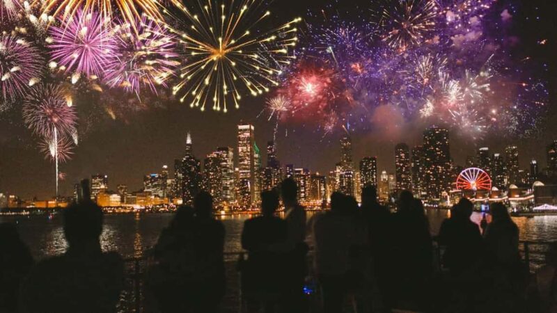 City Cruises Chicago: Lake Michigan Fireworks Dinner Cruise - The Launch from Navy Pier