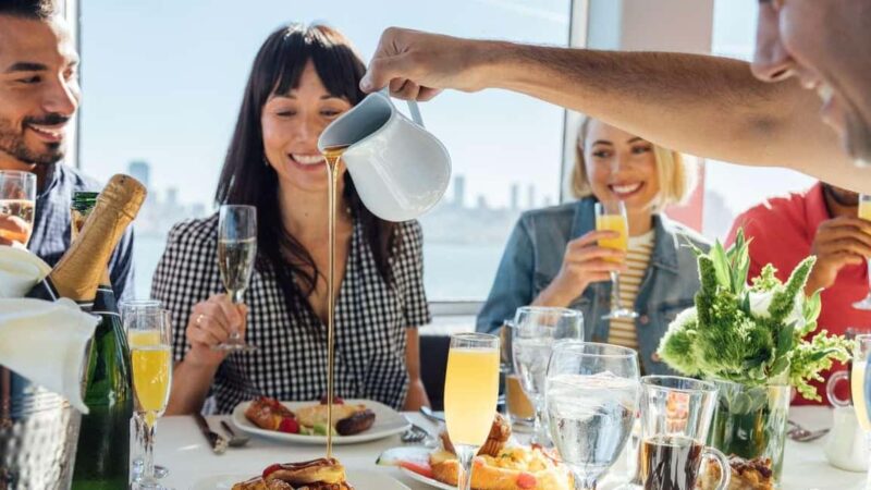 City Cruises Chicago: Lake Michigan Lunch or Dinner Cruise - Comfort and Accessibility on the Yacht