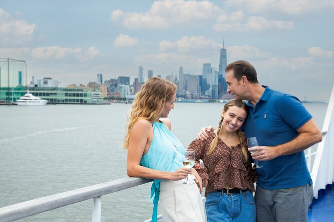 City Cruises New York Bateaux Premier Lunch Cruise - Onboard Experience: Cuisine and Entertainment