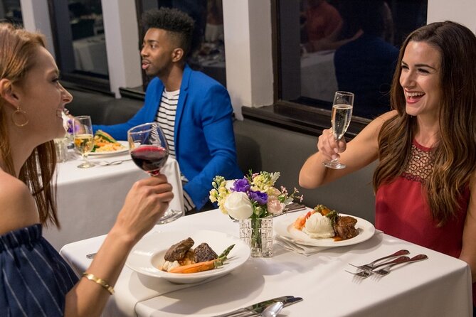 City Cruises New York: Signature Dinner Cruise - Seating and Comfort: Indoor and Outdoor Options
