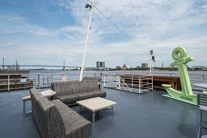 City Cruises Philadelphia: Signature Buffet Lunch Cruise - Entertainment and Atmosphere Onboard