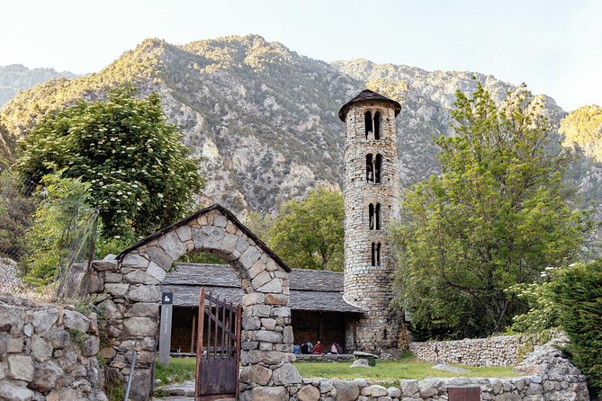 City Escape With Locals: Andorra PRIVATE Day Trip by PRIVATE Car - Customer Service and Guides: Knowledge and Friendliness