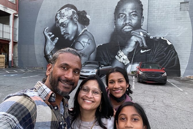 City Lights Atlanta Night-Time Tour with Photos & Dinner Stop - The Guide’s Narration and Guest Experience