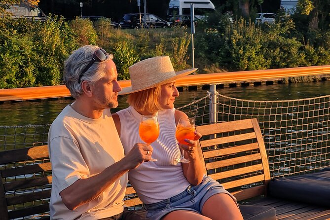 City lounge trip with the lounge ship through Berlin - Seating and Atmosphere on the Vessel