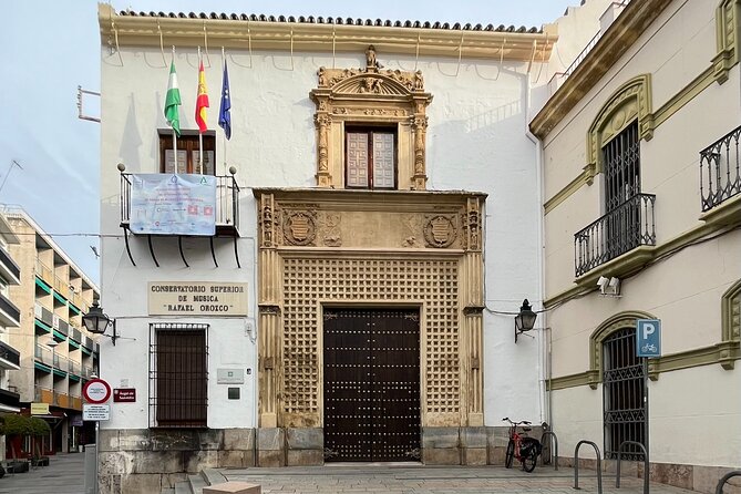 City of Caliphs: A Self-Guided Walking Tour of Córdobas History - The Charm of Calleja de las Flores and Córdoba’s Colourful Patios