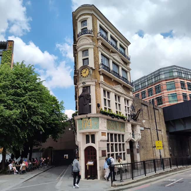 City of London: Historic Pub Walking Tour - Visiting Ye Olde Cheshire Cheese: Literary Heritage in a Historic Pub