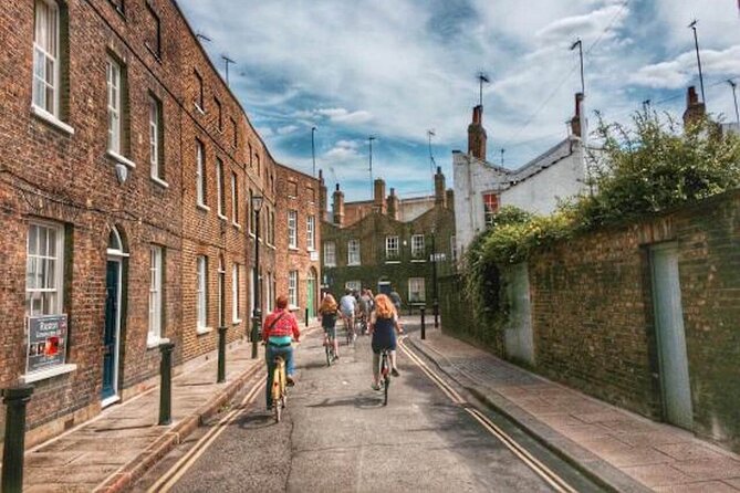 City & Secrets: Explore London's Hidden Gems - Historic Financial Districts and Architectural Marvels