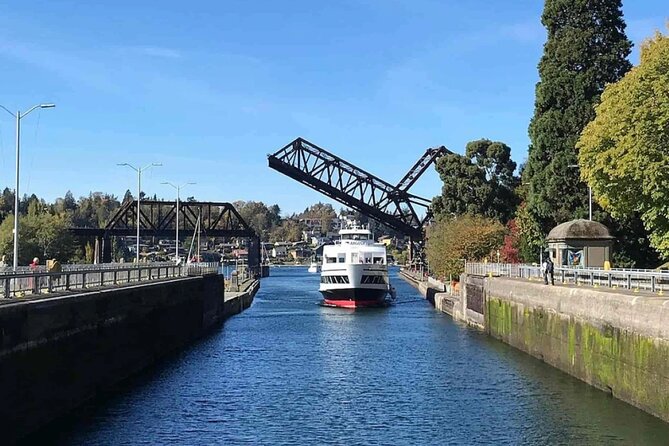 City Sightseeing Seattle HOHO Bus and Locks or Harbour Cruise - Iconic Waterfront and Pier Area Stops