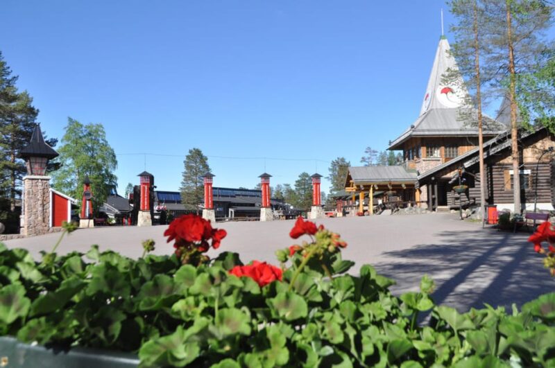 City tour and Santa Claus village visit in Lapland - Accessibility and Language Support