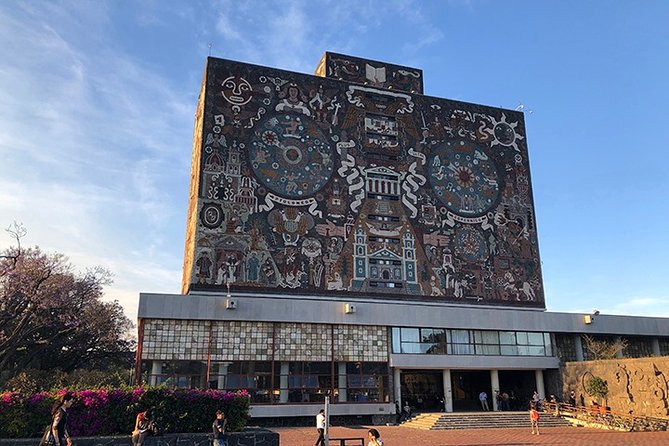 City Tour and Xochimilco Floating gardens - Visiting the Museo del Templo Mayor