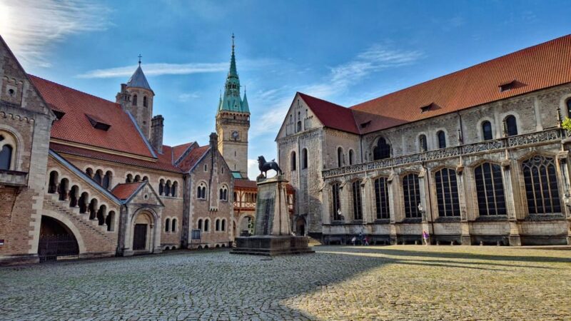 City tour Braunschweig: diverse and full of surprises. - Exploring the Brunswick Palace and Its Historical Significance