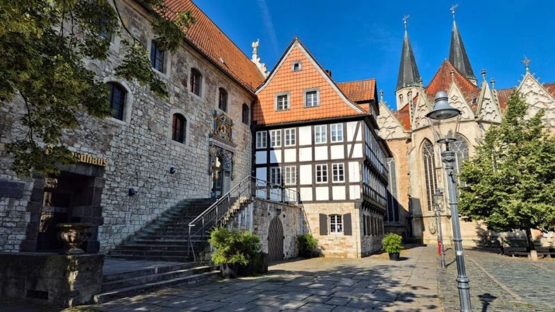 City tour Braunschweig: diverse and full of surprises. - Artistic and Cultural Highlights: The Ringerbrunnen and Kohlmarkt