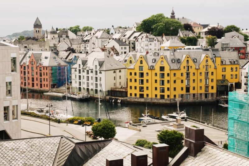 City walk in Ålesund: Art Nouveau, sea views & insider tips - Why This Tour Stands Out in Ålesund