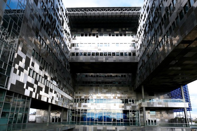 CityTour and Photo Portraits Souvenirs in Montpellier - Visiting the Old Town and the Old Cathedral